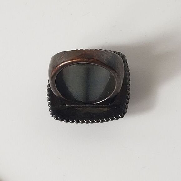 VINTAGE LOOK Black Resin Statement Ring - Picture 8 of 8